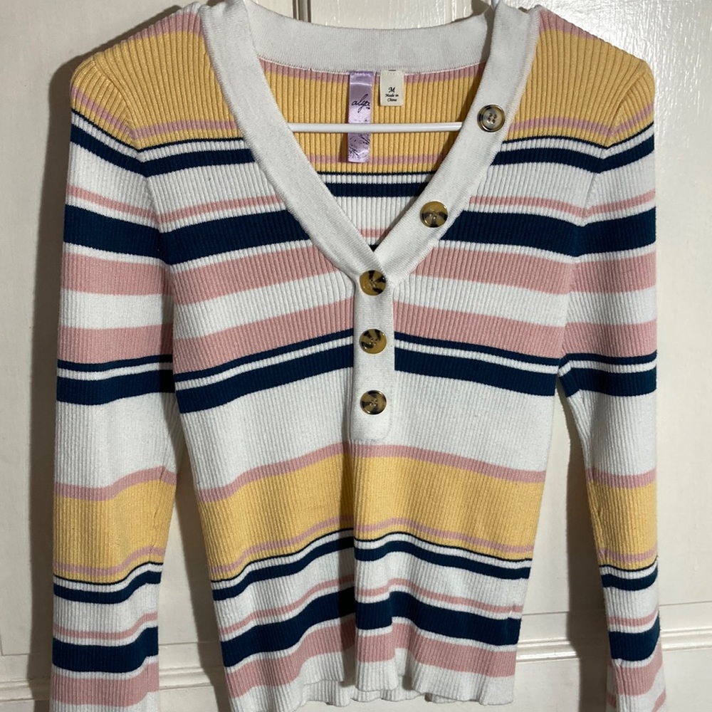Francesca’s top with buttons